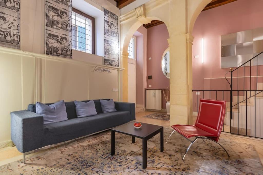 Апартаменты Residenza Angels @Piazzadelleerbe Верона Экстерьер фото